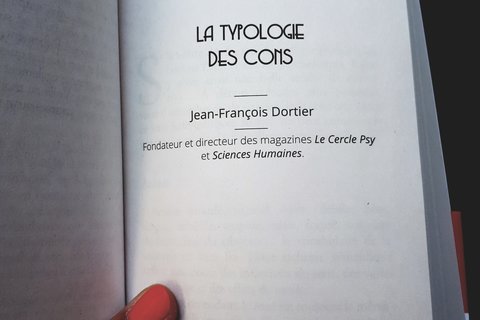 Ta maman ne t’a pas appris les bonnes manières ?